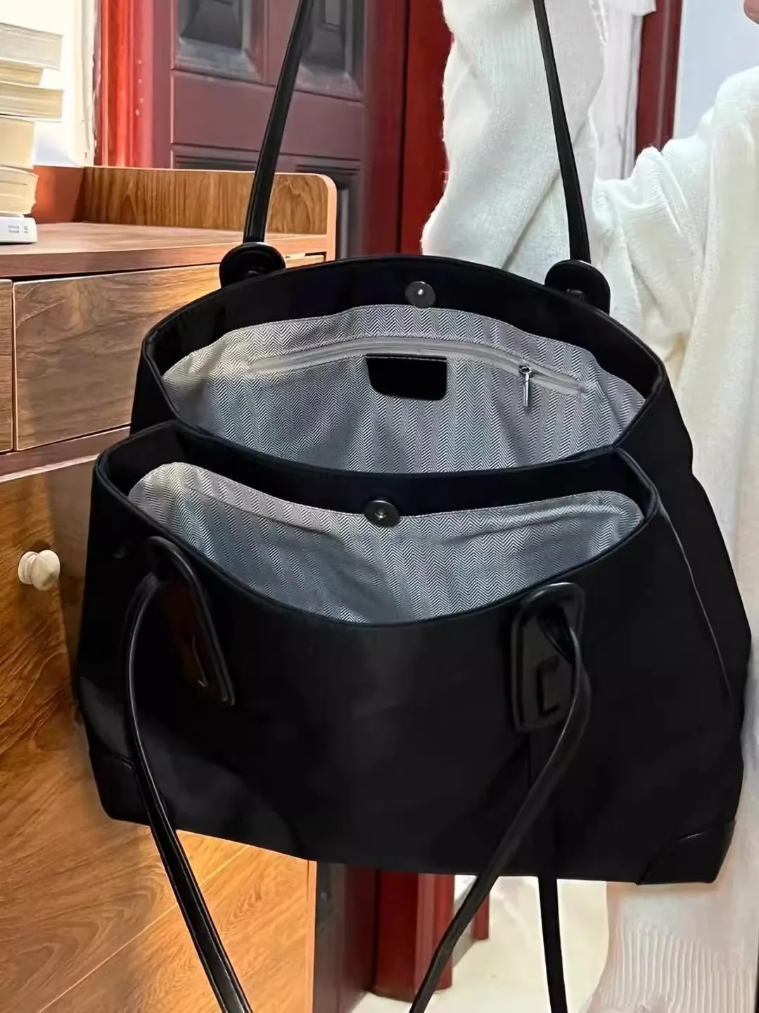 Нейлоновая большая сумка Ele, большая сумка через плечо Capaci для женщин, повседневная сумка Briti Sle, мягкая ручка, дорожная сумка
Нейлоновая большая сумка Ele, большая сумка через плечо Capaci для женщин, повседневная сумка Briti Sle, мягкая ручка, дорожная сумка