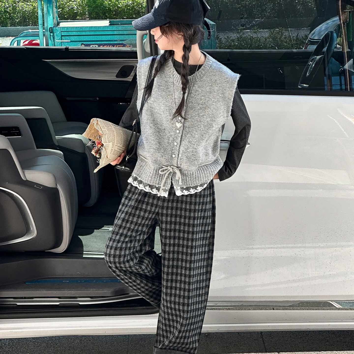 Детский комплект из 3 предметов для девочек, осенняя однотонная майка + кружевной лоскутный вязаный жилет с бантом + клетчатые прямые брюки, детские комплекты для девочек
Детский комплект из 3 предметов для девочек, осенняя однотонная майка + кружевной лоскутный вязаный жилет с бантом + клетчатые прямые брюки, детские комплекты для девочек