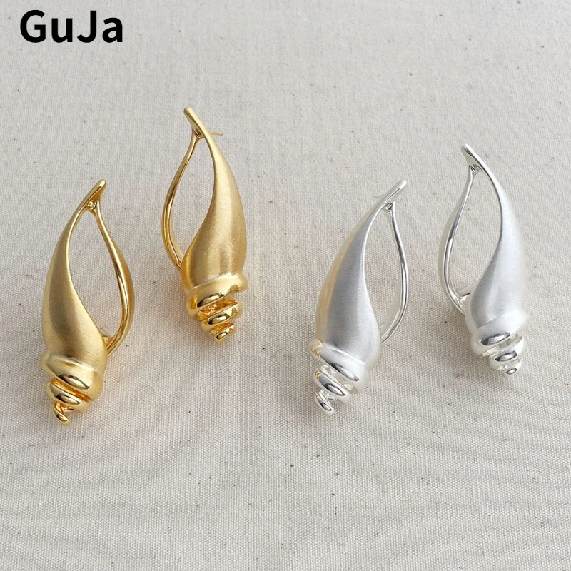 Fashion Jewelry Sweet Korean Temperament Metal Conch Shape Earrings For Women Gifts Simply Design Ear Accessories Hot Sale
Fashion Jewelry Sweet Korean Temperament Metal Conch Shape Earrings For Women Gifts Simply Design Ear Accessories Hot Sale