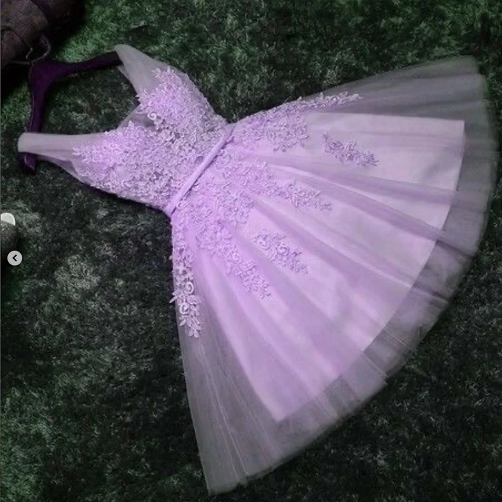 Customized Appliques Beading Short Tulle Prom Dress Sexy V-Neck Lace Up Robe Graduation Evening Dresses Sweet Princess Gowns
Customized Appliques Beading Short Tulle Prom Dress Sexy V-Neck Lace Up Robe Graduation Evening Dresses Sweet Princess Gowns