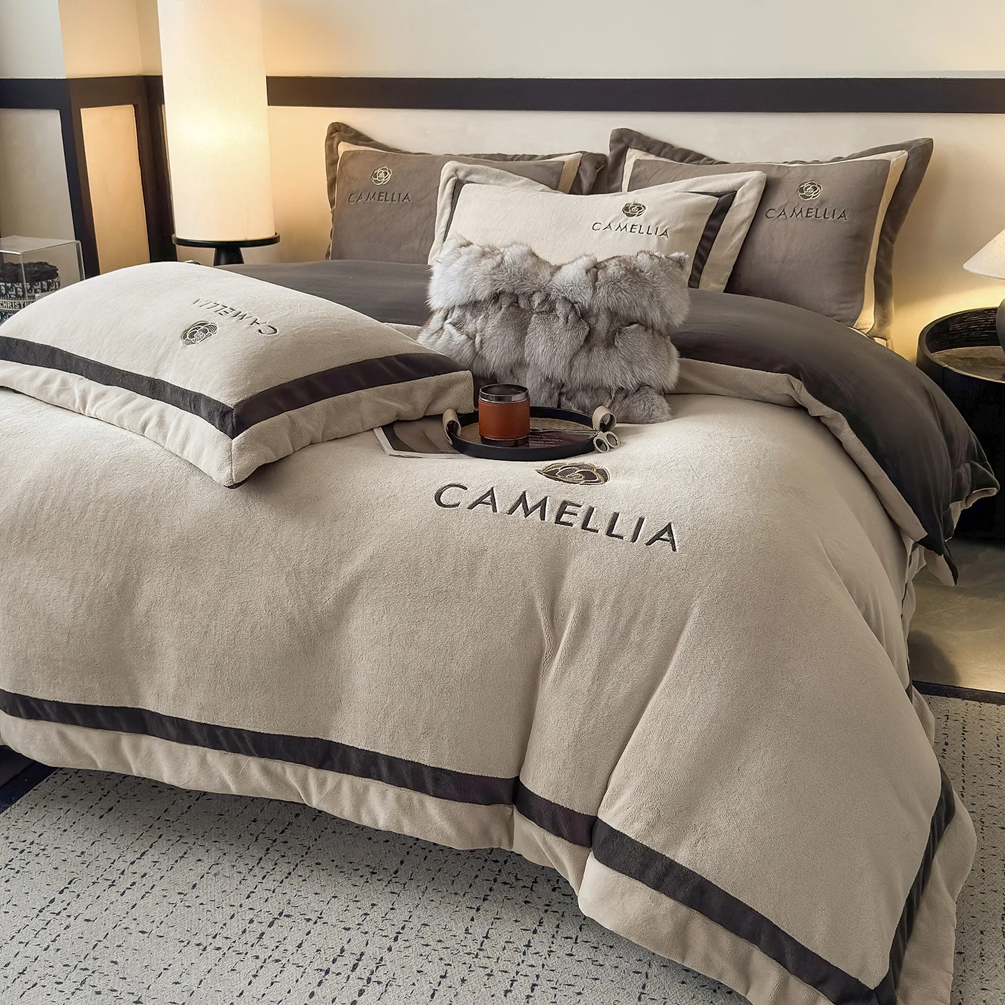 Light luxury milk fleece bed four-piece set winter fleece bed sheet quilt cover does not shed hair
Light luxury milk fleece bed four-piece set winter fleece bed sheet quilt cover does not shed hair