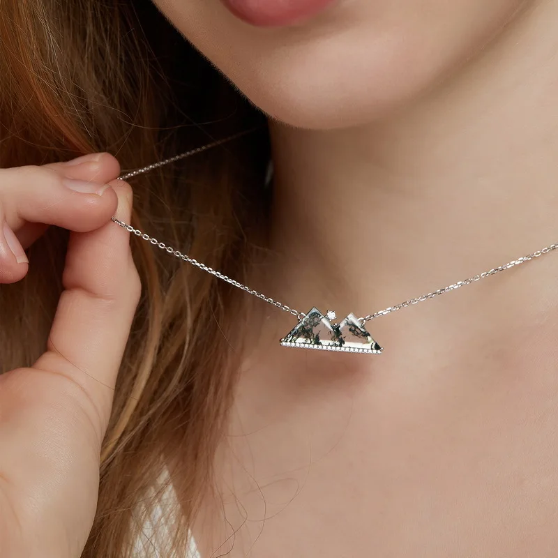 Aquatic Agate Pendant Clavicle Chain Mountain Necklace S925 Sterling Silver Green Moss Agate Necklace
Aquatic Agate Pendant Clavicle Chain Mountain Necklace S925 Sterling Silver Green Moss Agate Necklace