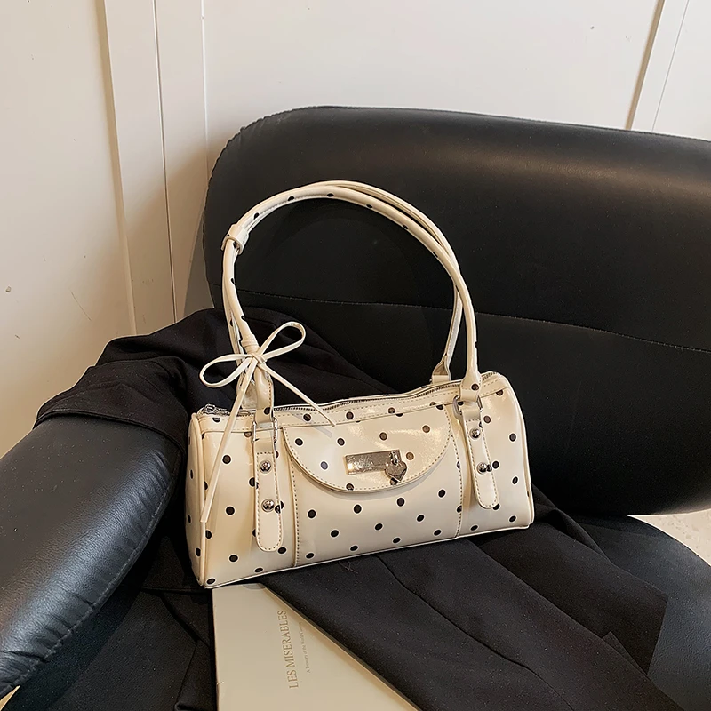 Y2K Retro Polka Dot Patent Leather Baguette Bag Cute Bow Decor Women Underarm Shoulder Purse for Daily Date Street Outfit
Y2K Retro Polka Dot Patent Leather Baguette Bag Cute Bow Decor Women Underarm Shoulder Purse for Daily Date Street Outfit