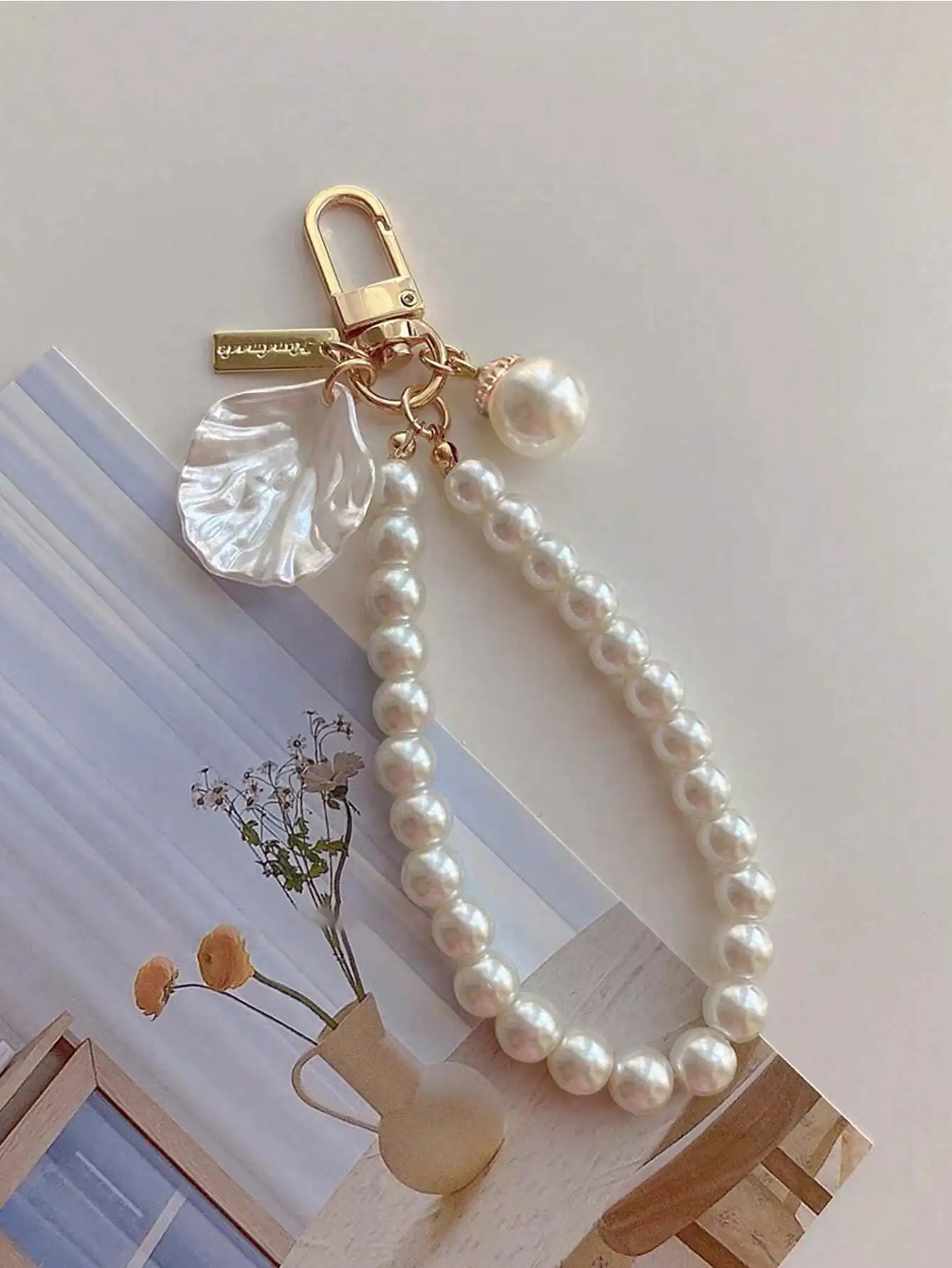 1pc Women Faux Pearl Beaded Elegant Keychain For Gifts,School Bags,Satchels Car Accessories Bag Charm For Graduation,And Teacher
1pc Women Faux Pearl Beaded Elegant Keychain For Gifts,School Bags,Satchels Car Accessories Bag Charm For Graduation,And Teacher