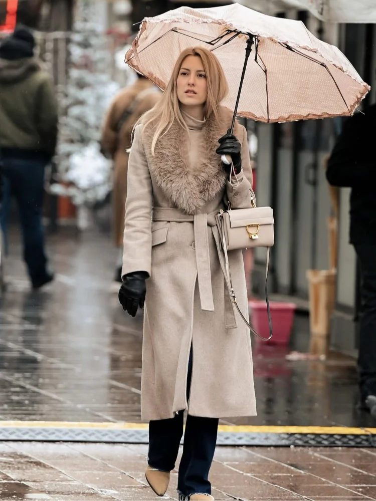 Женское шикарное пальто с волосатым воротником и поясом на одной пуговице с длинным рукавом, однотонная верхняя одежда из искусственного меха, теплое высокое повседневное офисное пальто
Женское шикарное пальто с волосатым воротником и поясом на одной пуговице с длинным рукавом, однотонная верхняя одежда из искусственного меха, теплое высокое повседневное офисное пальто