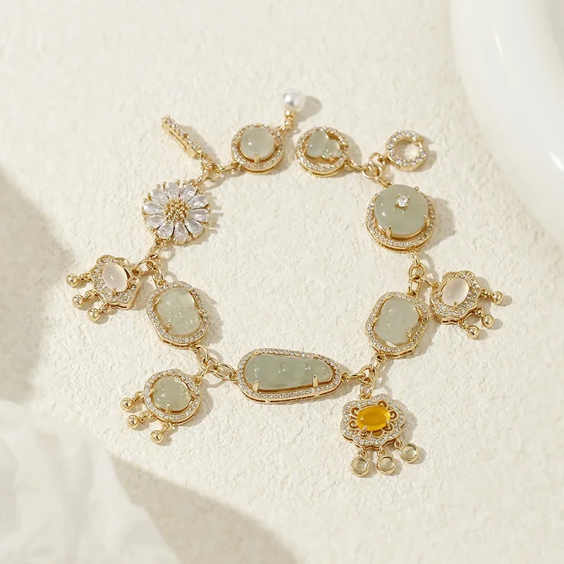 Classic Chinese style natural chalcedony green bracelet exquisite and charm bangles for women light luxury art tassel jewelry
Classic Chinese style natural chalcedony green bracelet exquisite and charm bangles for women light luxury art tassel jewelry
