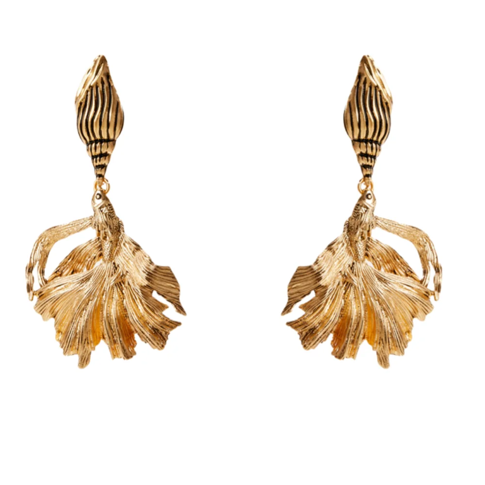 LESHORE Vintage Inspired Goldfish and Conch Shaped Earrings for Adding a Touch of Nostalgic Charm to Casual and Themed Outfits
LESHORE Vintage Inspired Goldfish and Conch Shaped Earrings for Adding a Touch of Nostalgic Charm to Casual and Themed Outfits