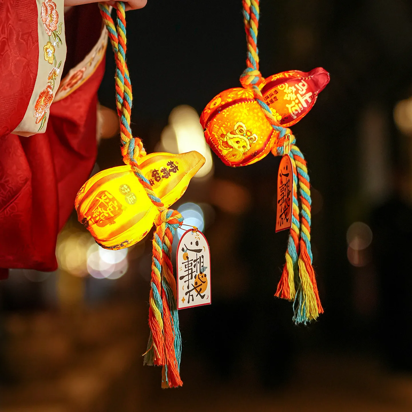 2026 New Glowing Gourd Lantern Horse Year New Year Spring Festival Decorations Children's Ready-Made Lanterns Handheld Hanging
2026 New Glowing Gourd Lantern Horse Year New Year Spring Festival Decorations Children's Ready-Made Lanterns Handheld Hanging
