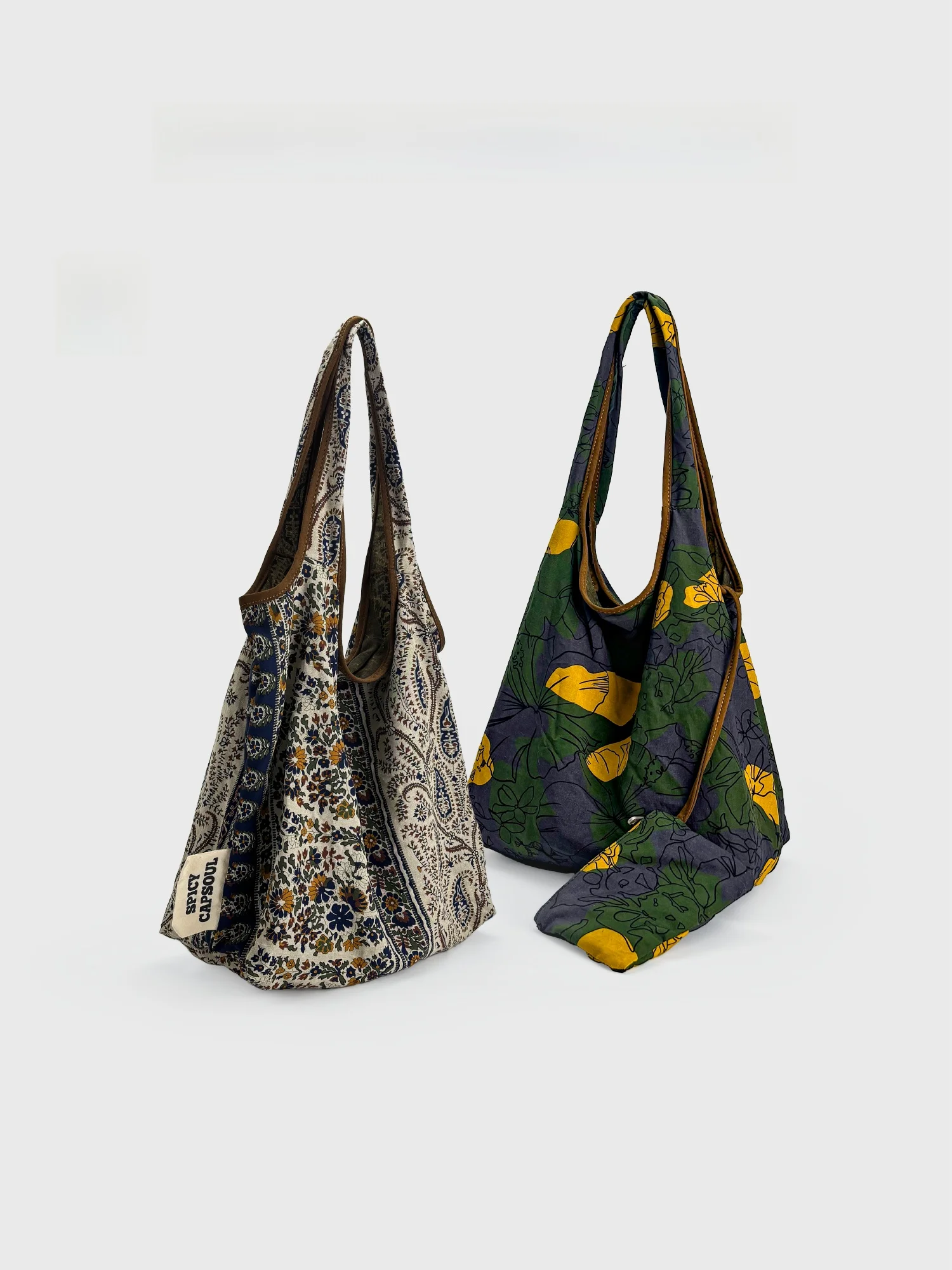 SpicyCapSoul Floral Pattern Silk Linen Single Shoulder Shopping Bag Casual Style Open Top Women's Bag for All Seasons
SpicyCapSoul Floral Pattern Silk Linen Single Shoulder Shopping Bag Casual Style Open Top Women's Bag for All Seasons