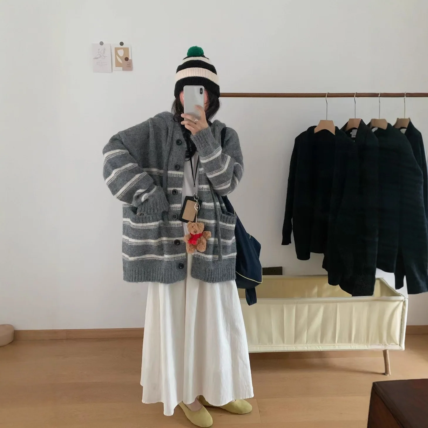 Retro Striped Semi Open Neck Sweater for Women in Spring 2025, New Loose and Casual Versatile Soft and Sticky Knitted Top
Retro Striped Semi Open Neck Sweater for Women in Spring 2025, New Loose and Casual Versatile Soft and Sticky Knitted Top