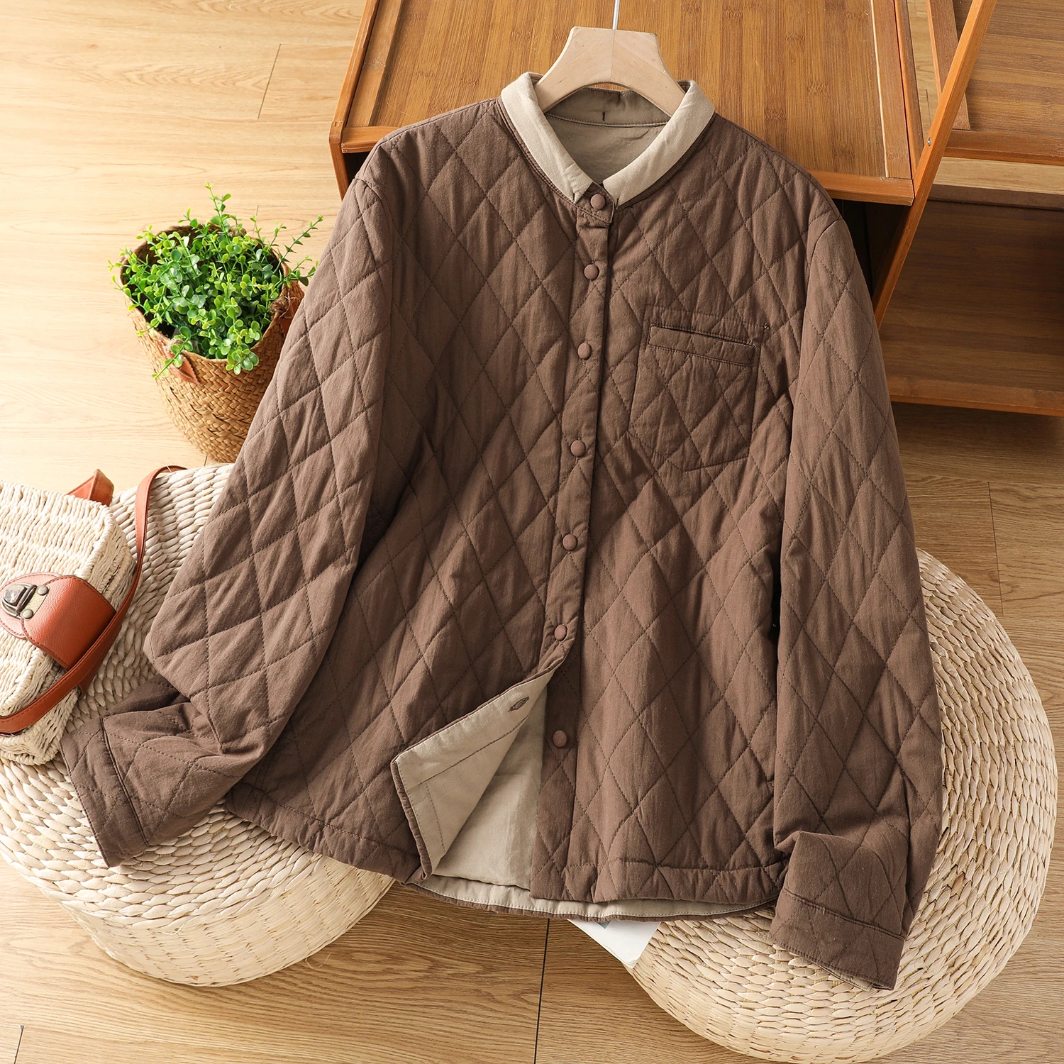 Женский легкий хлопковый жакет с стеганым узором, повседневный винтажный художественный зимний топ контрастного цвета, прямой топ
Женский легкий хлопковый жакет с стеганым узором, повседневный винтажный художественный зимний топ контрастного цвета, прямой топ