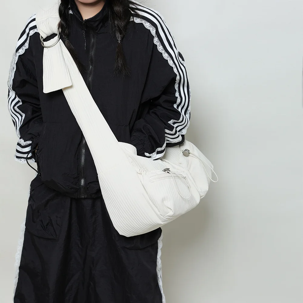 2025 Casual Wrinkle Shoulder Bag Women's Niche Wide Strap Large Capacity Messenger Purse
2025 Casual Wrinkle Shoulder Bag Women's Niche Wide Strap Large Capacity Messenger Purse