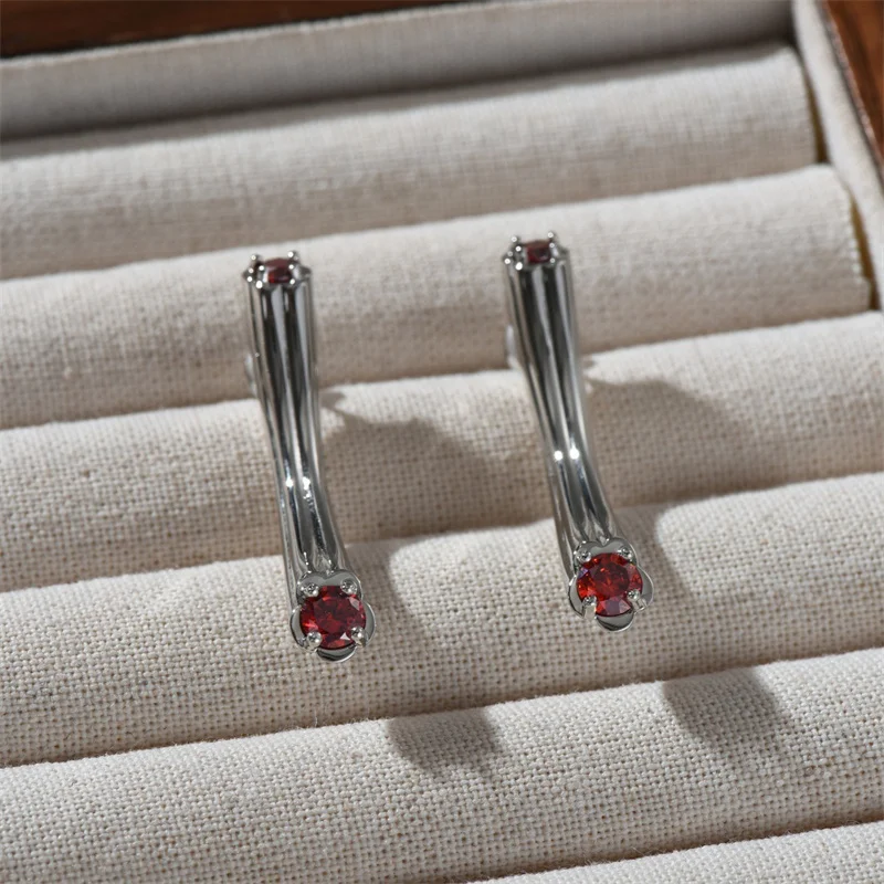 Fashion Curved Metal Lines Inlaid with Zircon Earrings for Women Unique Vintage Trend Exquisite All-match Jewelry Gift
Fashion Curved Metal Lines Inlaid with Zircon Earrings for Women Unique Vintage Trend Exquisite All-match Jewelry Gift