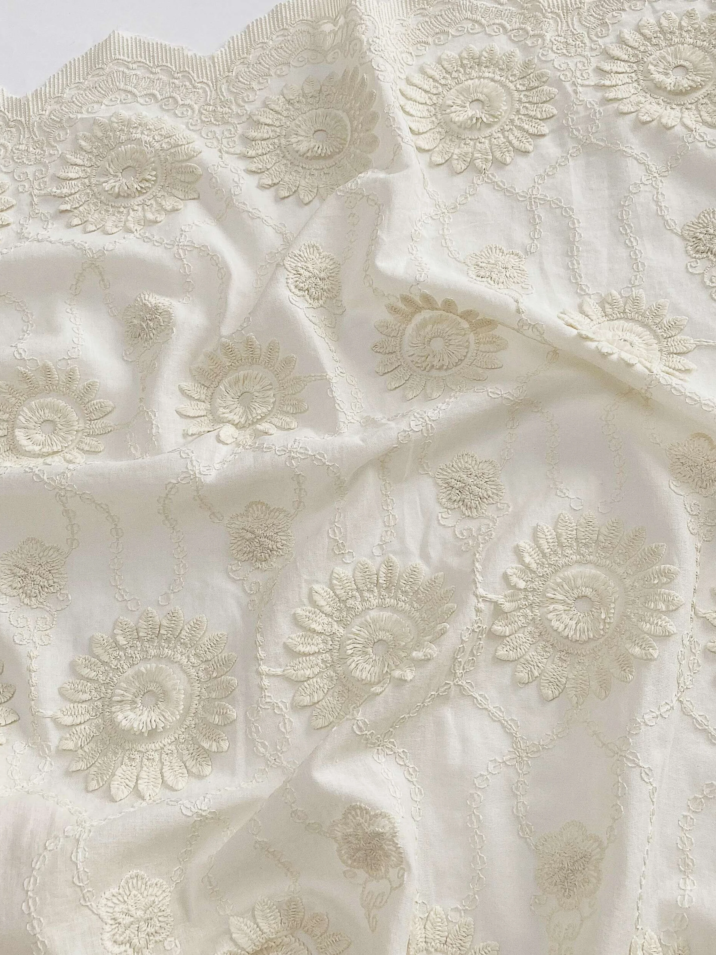 Soft Pure Cotton Embroidered Sunflower 3D Fabric Women's Men's Children's Clothing DIY Home Fabric Art Sponge Pad
Soft Pure Cotton Embroidered Sunflower 3D Fabric Women's Men's Children's Clothing DIY Home Fabric Art Sponge Pad
