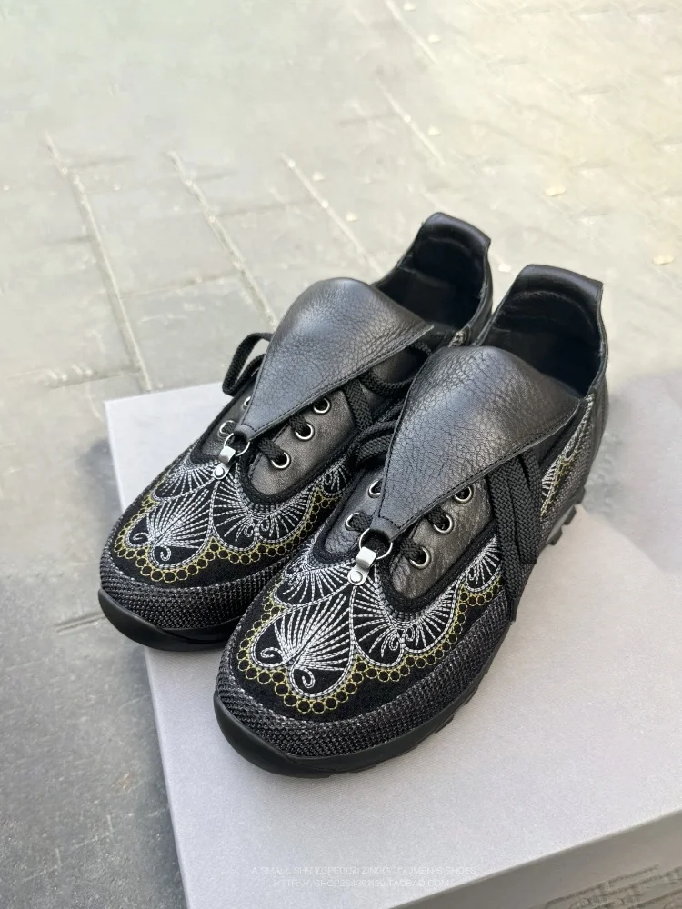 Green Embroidered Thick Bottom Carved Flower Ladies Shoes Casual Sports Single Shoes Ethnic Style Retro Cool Flat Heel
Green Embroidered Thick Bottom Carved Flower Ladies Shoes Casual Sports Single Shoes Ethnic Style Retro Cool Flat Heel