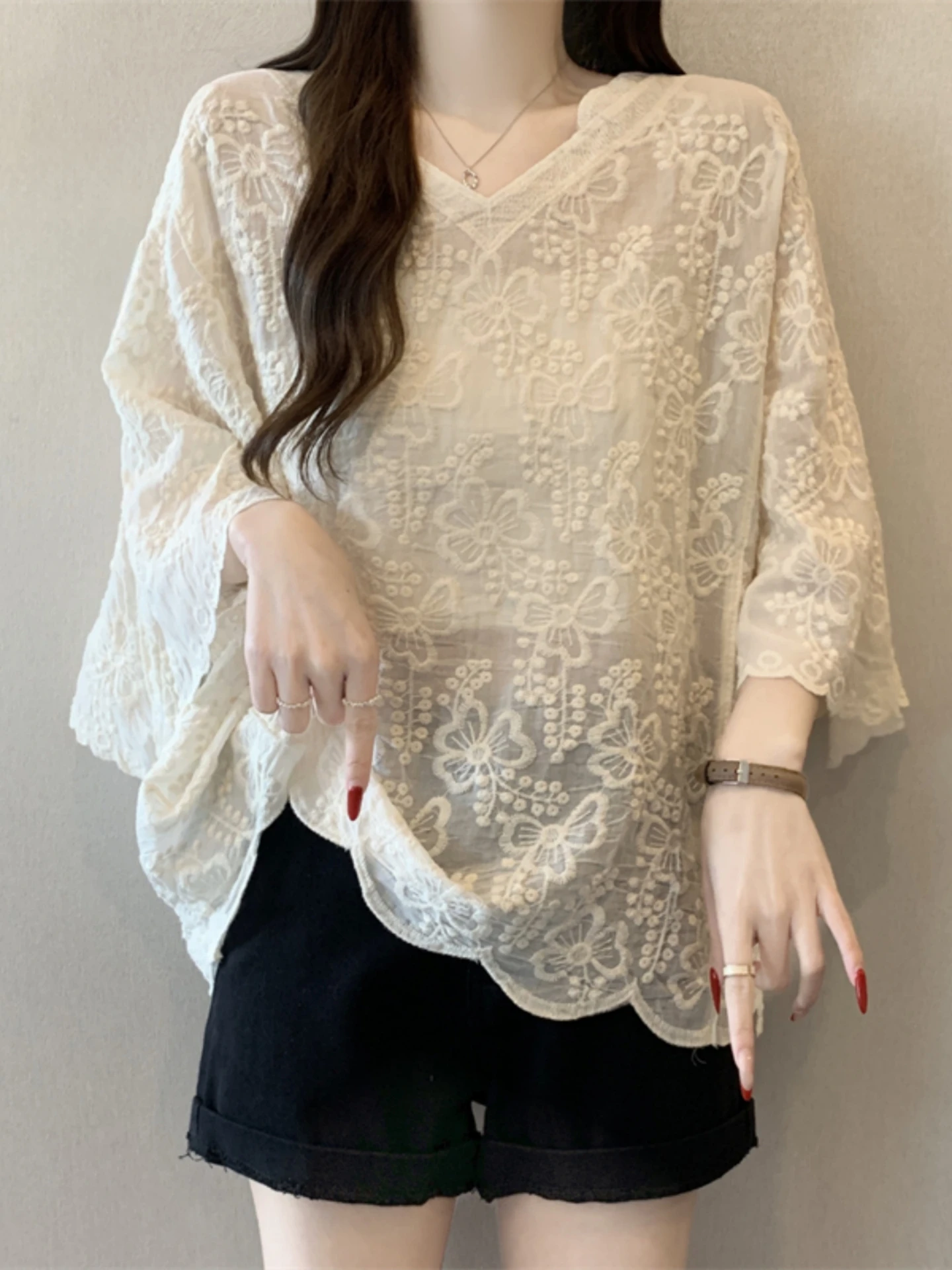 Sun Protection Women's Shirt V-neck Sleeveless Knot Embroidery Top Outer Covering Gown Summer Loose Fit Commute Style
Sun Protection Women's Shirt V-neck Sleeveless Knot Embroidery Top Outer Covering Gown Summer Loose Fit Commute Style