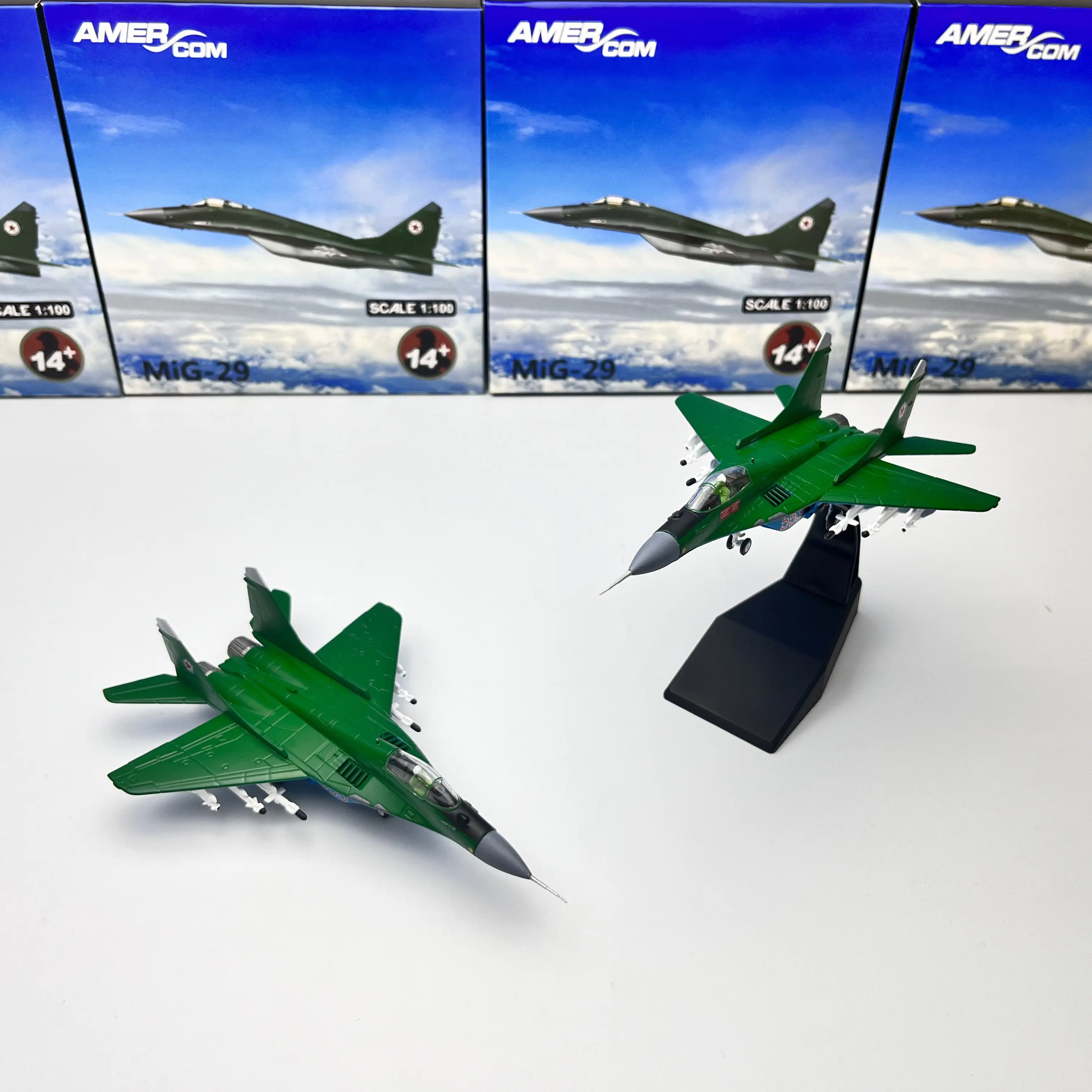 Модель боевого самолета Amer 1/100 North Korean Air Force Mig-29a Mig 29 с поворотной точкой
Модель боевого самолета Amer 1/100 North Korean Air Force Mig-29a Mig 29 с поворотной точкой