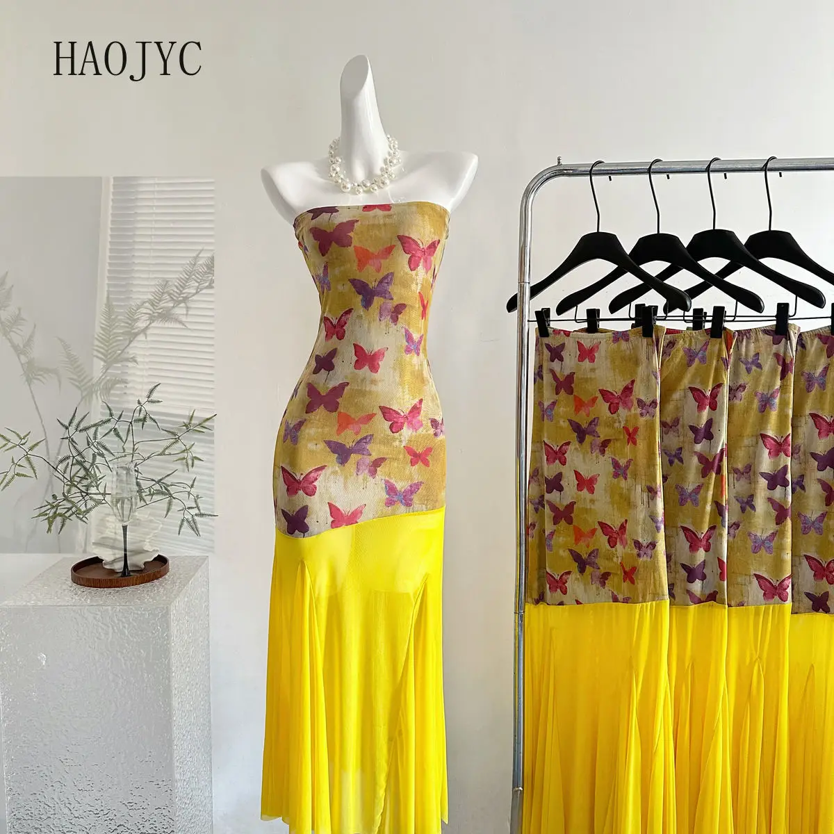 Butterfly splicing tube top dress women's summer waist and hip one-word shoulder dress vestidos de mujer
Butterfly splicing tube top dress women's summer waist and hip one-word shoulder dress vestidos de mujer