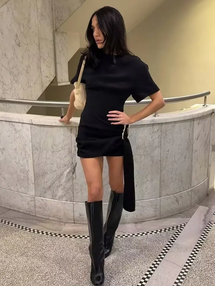 European and American style pure desire hot girl little black dress new style horseshoe buckle fashion slim short sleeve dress
European and American style pure desire hot girl little black dress new style horseshoe buckle fashion slim short sleeve dress