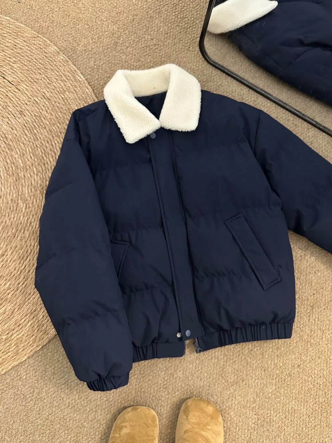 Thiened Lamb Velvet Collar Cotton Jaet Men's Winter Warm Coat High-End Cleanfit Cotton Outerwear Loose Fit Casual Leisure
Thiened Lamb Velvet Collar Cotton Jaet Men's Winter Warm Coat High-End Cleanfit Cotton Outerwear Loose Fit Casual Leisure