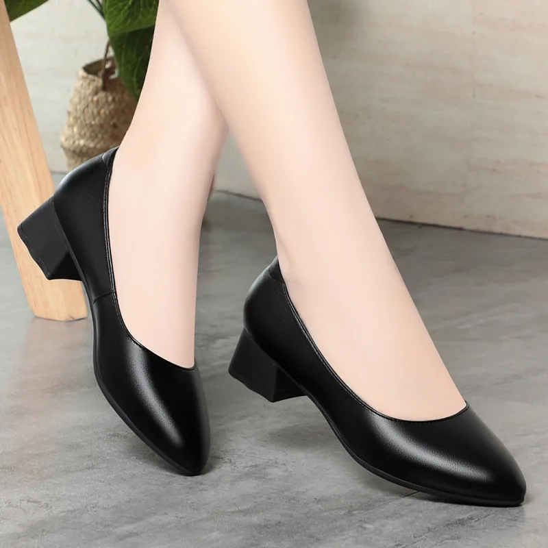 3cm All Match Comfortable Breathable Soft Leather Loafers Women Shoes 2026 Fall Block Heels Shoes Black for Office Mom Work
3cm All Match Comfortable Breathable Soft Leather Loafers Women Shoes 2026 Fall Block Heels Shoes Black for Office Mom Work