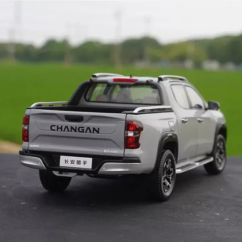 Модель автомобиля CHANGAN Pickup LIESHOU, масштаб 1:18, литой под давлением сплав, металл, имитация автомобиля, коллекция игрушек, коллекционная коллекция
Модель автомобиля CHANGAN Pickup LIESHOU, масштаб 1:18, литой под давлением сплав, металл, имитация автомобиля, коллекция игрушек, коллекционная коллекция