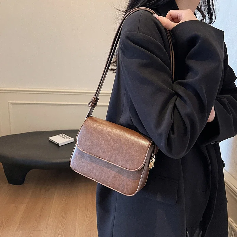 Autumn Vintage Pu Leather Flap Bag for Women Casual Simple Small Square Bag Solid Color Trend Crossbody Bag Handbags and Purses
Autumn Vintage Pu Leather Flap Bag for Women Casual Simple Small Square Bag Solid Color Trend Crossbody Bag Handbags and Purses
