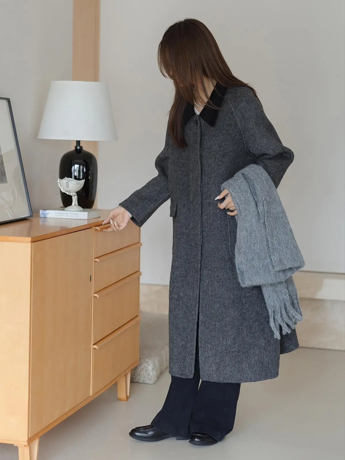 Шерстяное твидовое пальто женское средней длины, двустороннее, в стиле каме, весна-осень, элегантное, из шерстяного волокна, в корейском стиле, пальто-саквояж
Шерстяное твидовое пальто женское средней длины, двустороннее, в стиле каме, весна-осень, элегантное, из шерстяного волокна, в корейском стиле, пальто-саквояж