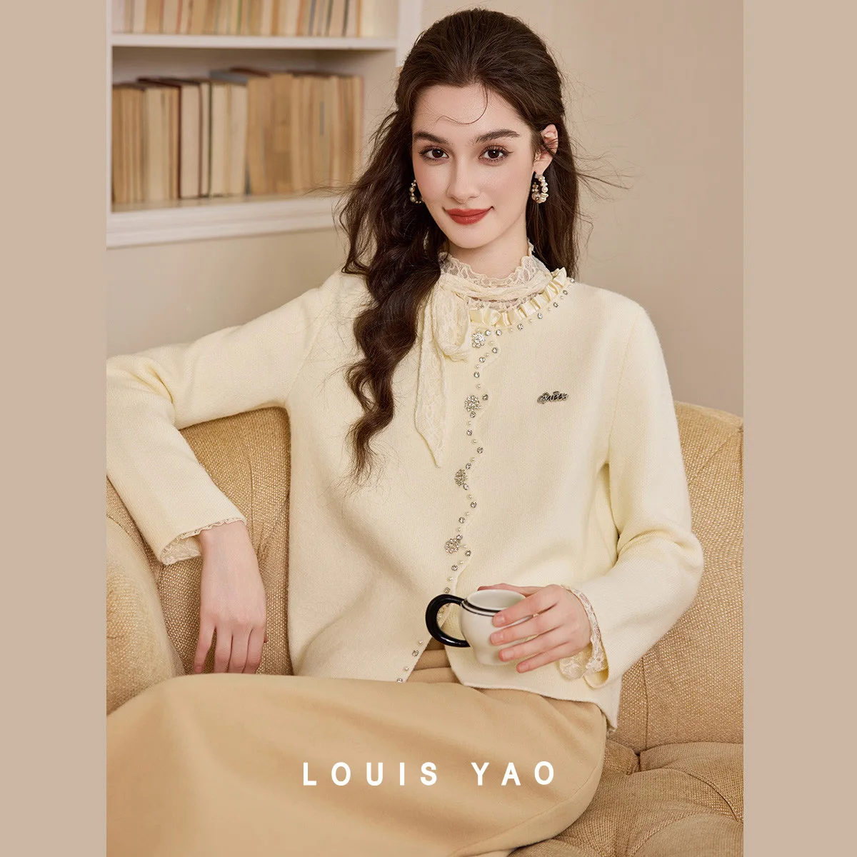 LOUIS YAO, роскошный расклешенный вязаный кардиган с вышивкой, осень/зима 2022, топ в стиле пэчворк, утепленная верхняя одежда, женский свитер
LOUIS YAO, роскошный расклешенный вязаный кардиган с вышивкой, осень/зима 2022, топ в стиле пэчворк, утепленная верхняя одежда, женский свитер