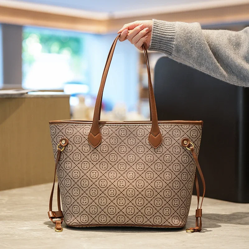 Mom' Bag Luxury Brand Shoulder Bag In Leather For Ladies, Classic Design With Multiple Pockets, Ideal For Work Or Shopping Trips
Mom' Bag Luxury Brand Shoulder Bag In Leather For Ladies, Classic Design With Multiple Pockets, Ideal For Work Or Shopping Trips