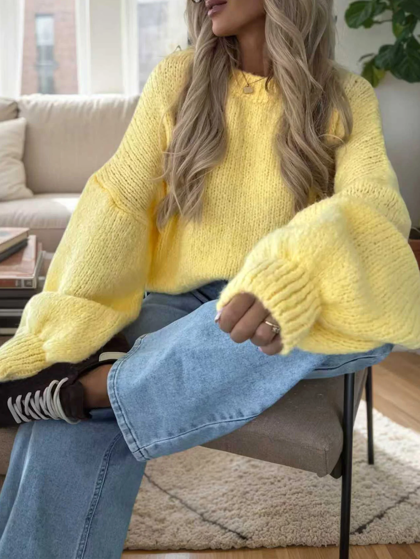 Женский желтый вязаный свитер с круглым вырезом и рукавами-колокольчиками, повседневный свободный крой для повседневной носки и обратно в школу
Женский желтый вязаный свитер с круглым вырезом и рукавами-колокольчиками, повседневный свободный крой для повседневной носки и обратно в школу