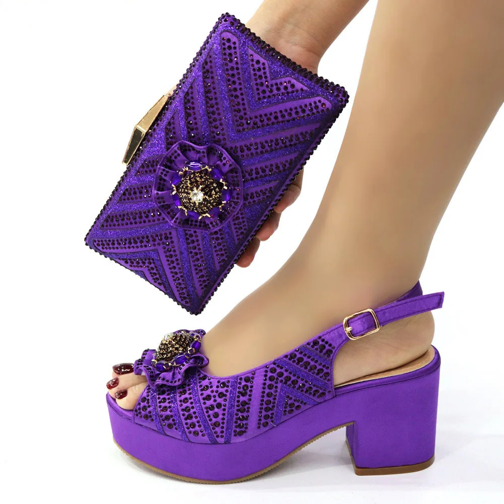 2025Thick-soled Waterproof Table Women's Single Shoes Rear Empty Sandals Flower Diamond Buckle And Square Dinner Bag Of The Same
2025Thick-soled Waterproof Table Women's Single Shoes Rear Empty Sandals Flower Diamond Buckle And Square Dinner Bag Of The Same