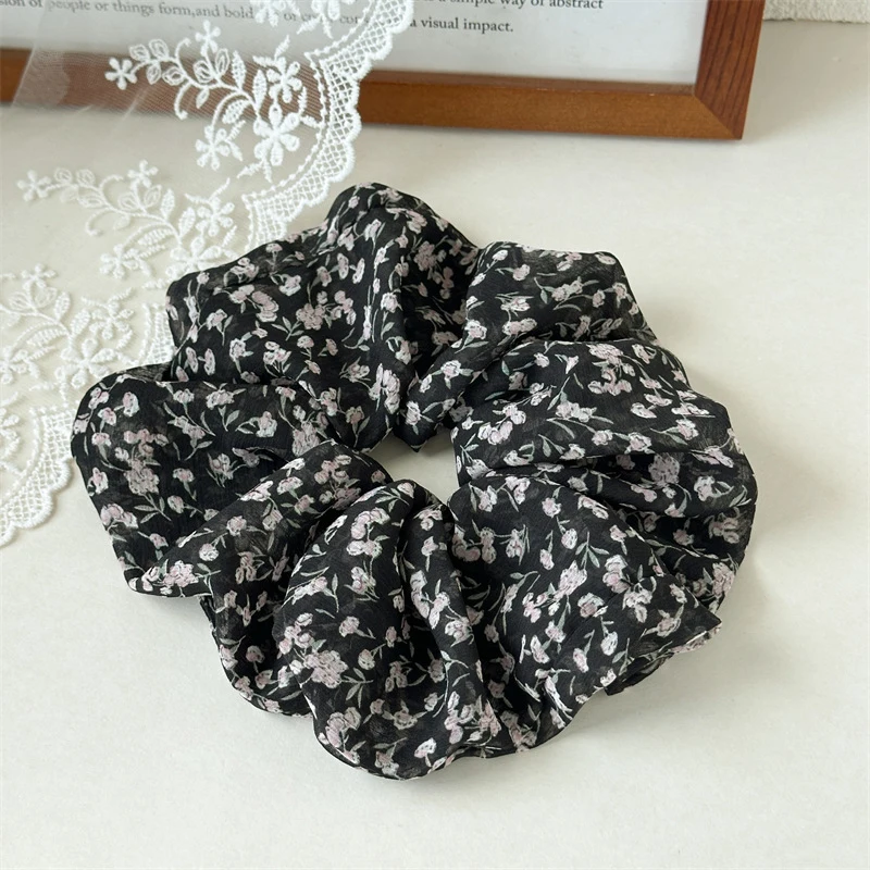 Midnight Floral Print Oversized Hair Scrunchies Dark Romantic Style Hair Ties Voluminous Elastic Hairband For Elegant Night Out
Midnight Floral Print Oversized Hair Scrunchies Dark Romantic Style Hair Ties Voluminous Elastic Hairband For Elegant Night Out