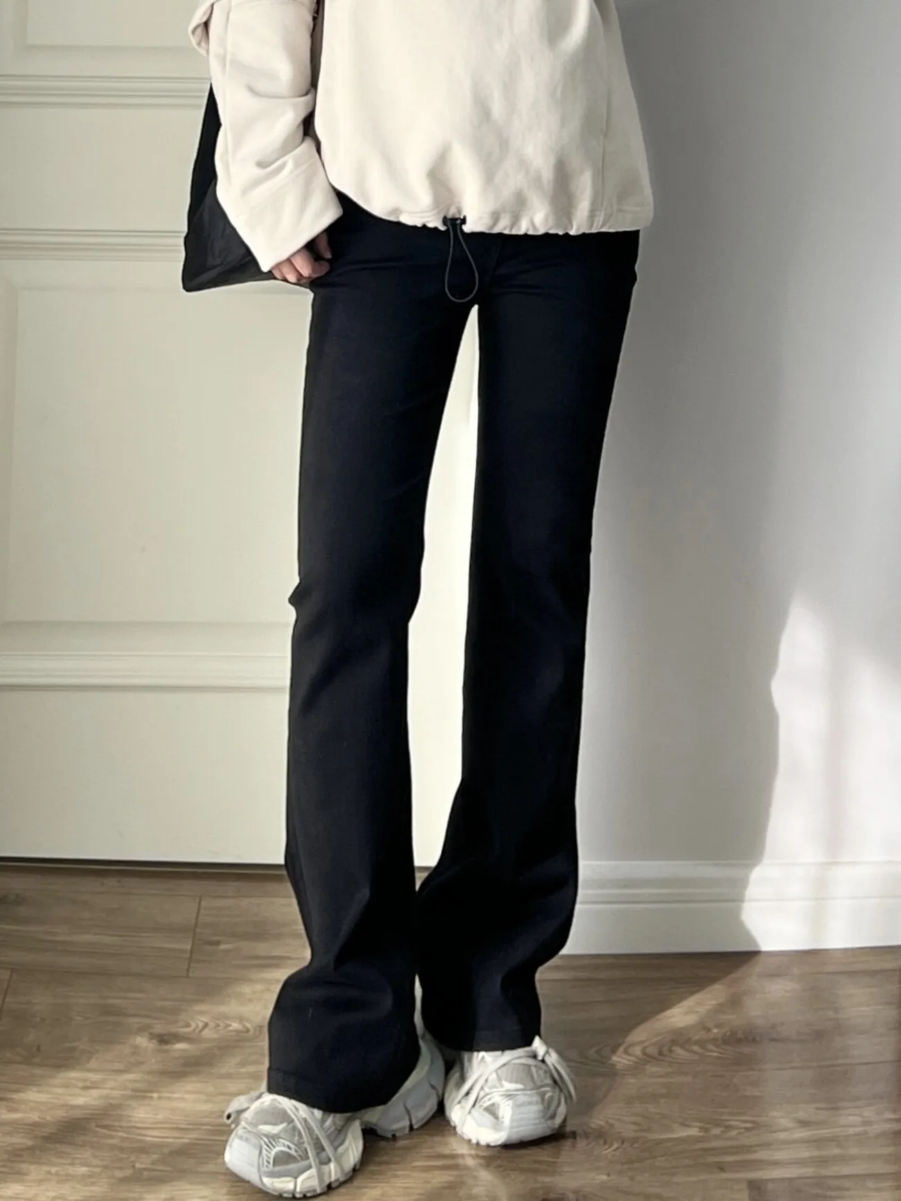 Джинсы с высокой талией, чисто черные, рваные, удлиненные, облегающие, эластичные, винтажные, в стиле 80-х, весна-осень, хлопок, стрейч
Джинсы с высокой талией, чисто черные, рваные, удлиненные, облегающие, эластичные, винтажные, в стиле 80-х, весна-осень, хлопок, стрейч