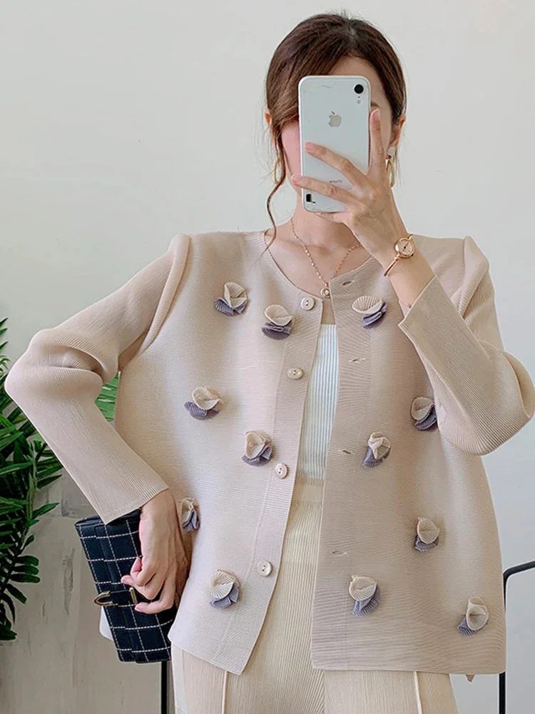 Flower Pleated Shirts Round Neck Long Sleeves Single Breasted Chic Shirt Female Elegant Clothing 2025 Summer 2R4226
Flower Pleated Shirts Round Neck Long Sleeves Single Breasted Chic Shirt Female Elegant Clothing 2025 Summer 2R4226