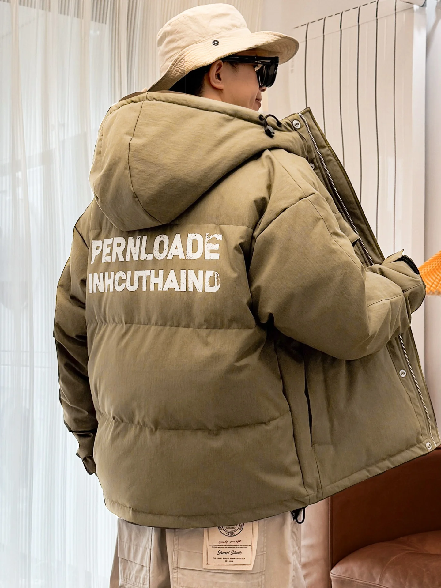 Утепленная мужская куртка с принтом, с капюшоном, больших размеров, теплая, молодежная, модная, повседневная, из полиэфирного волокна, с наполнителем из пуха.
Утепленная мужская куртка с принтом, с капюшоном, больших размеров, теплая, молодежная, модная, повседневная, из полиэфирного волокна, с наполнителем из пуха.