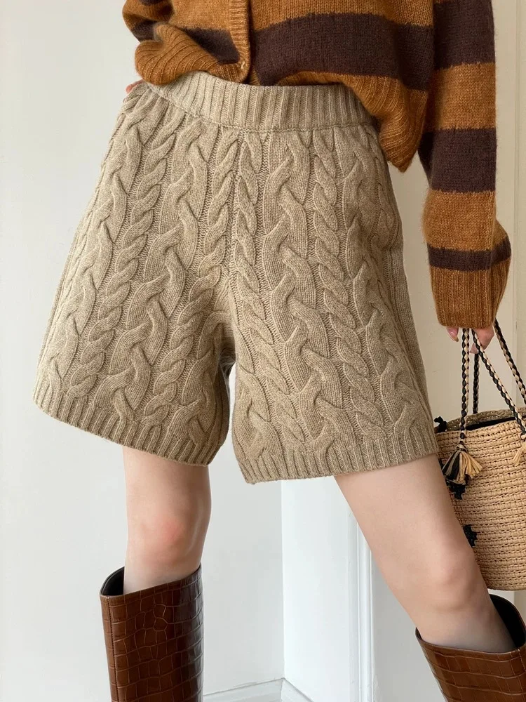 Ladies Fashion style soft and comfortable plain twisted knitted Girls knit pant for spring winter cashmere shorts for women
Ladies Fashion style soft and comfortable plain twisted knitted Girls knit pant for spring winter cashmere shorts for women