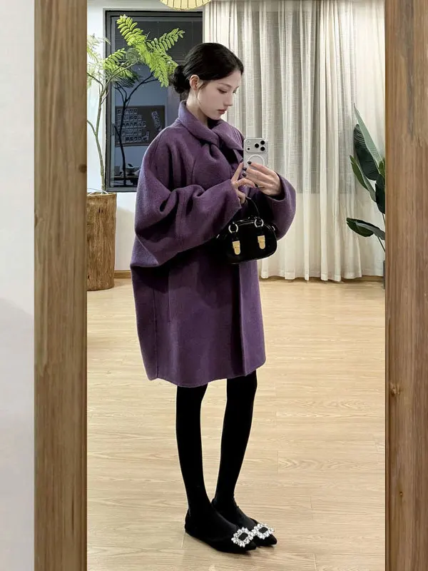 Элегантное фиолетовое шерстяное пальто свободного кроя: модное, красивое, зимнее, с длинными рукавами, защита от пятен, для повседневной носки
Элегантное фиолетовое шерстяное пальто свободного кроя: модное, красивое, зимнее, с длинными рукавами, защита от пятен, для повседневной носки