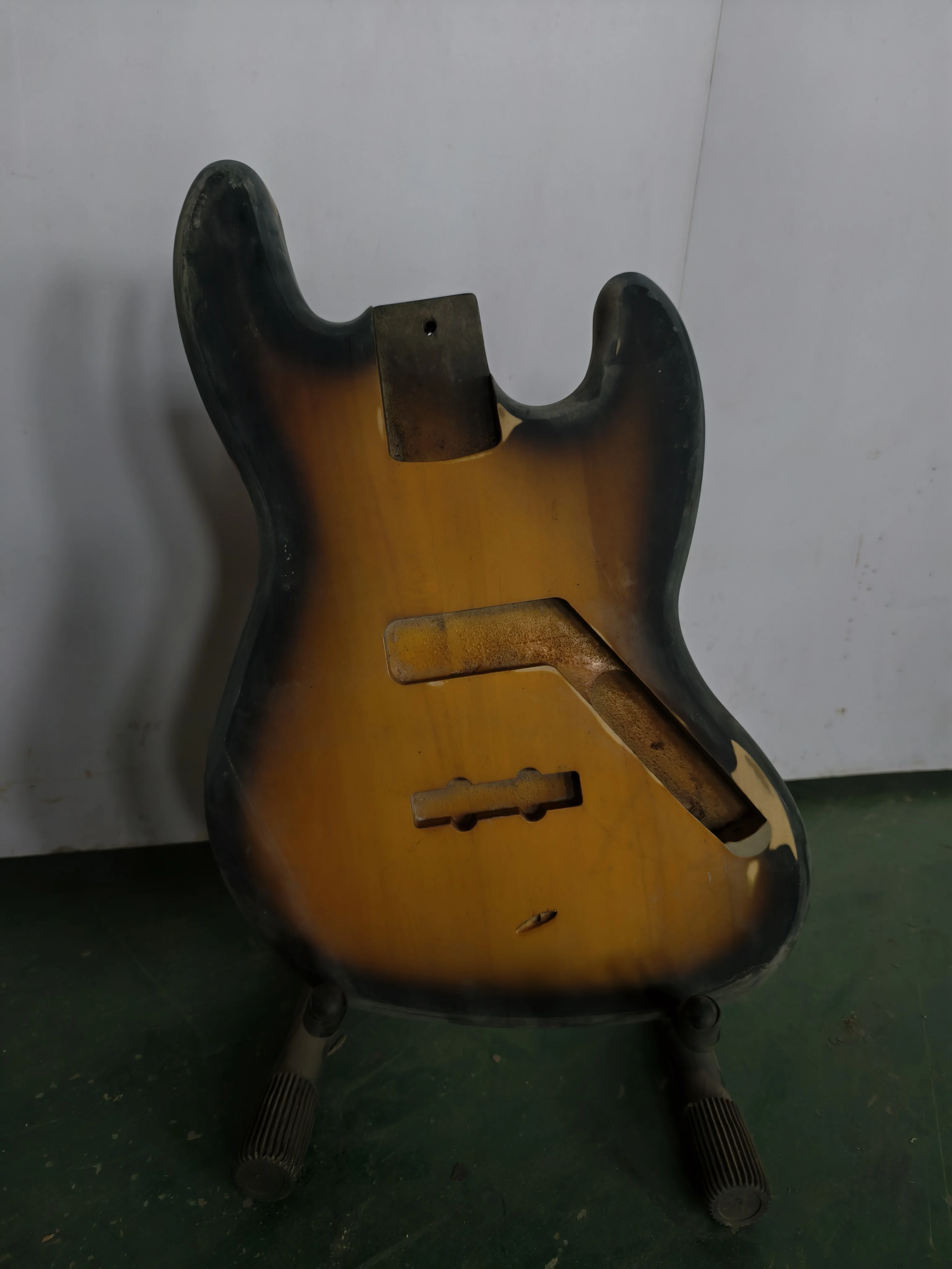 Дефектный корпус гитары, тополярный корпус, бас-доска на закате, аксессуары для электрогитары, доставка не в основном изображении.
Дефектный корпус гитары, тополярный корпус, бас-доска на закате, аксессуары для электрогитары, доставка не в основном изображении.