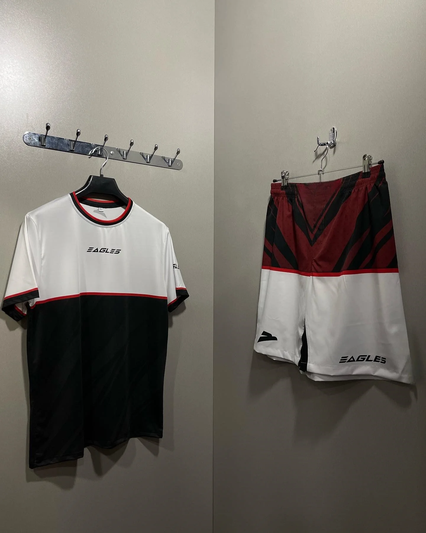 2026 New Summer Red Black White Print Athletic Set Men Breathable T-Shirt and Shorts for Streetwear and Training Colthing
2026 New Summer Red Black White Print Athletic Set Men Breathable T-Shirt and Shorts for Streetwear and Training Colthing