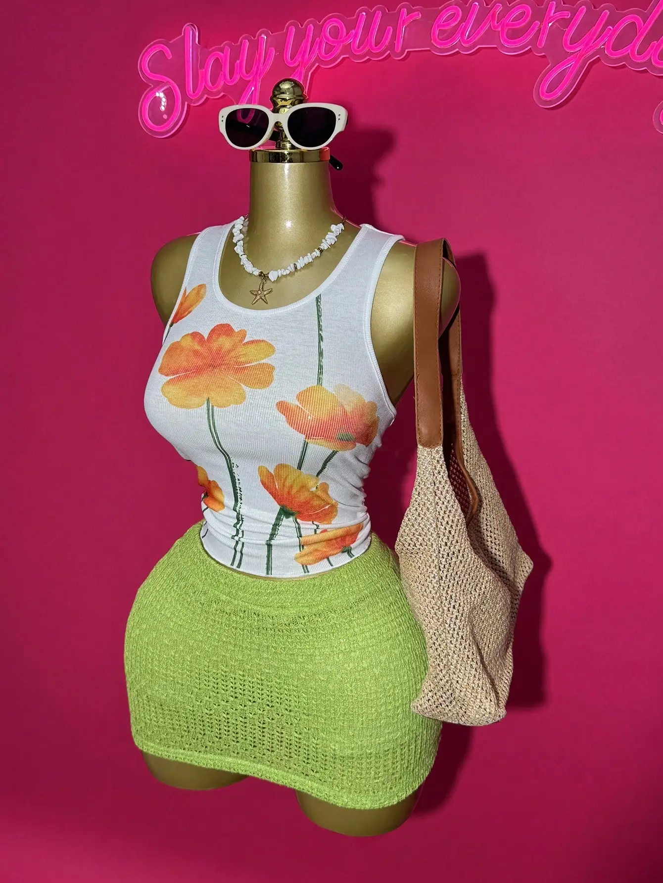 Floral Print Sleeveless Top And Textured Mini Skirt 2 Piece Set
Floral Print Sleeveless Top And Textured Mini Skirt 2 Piece Set