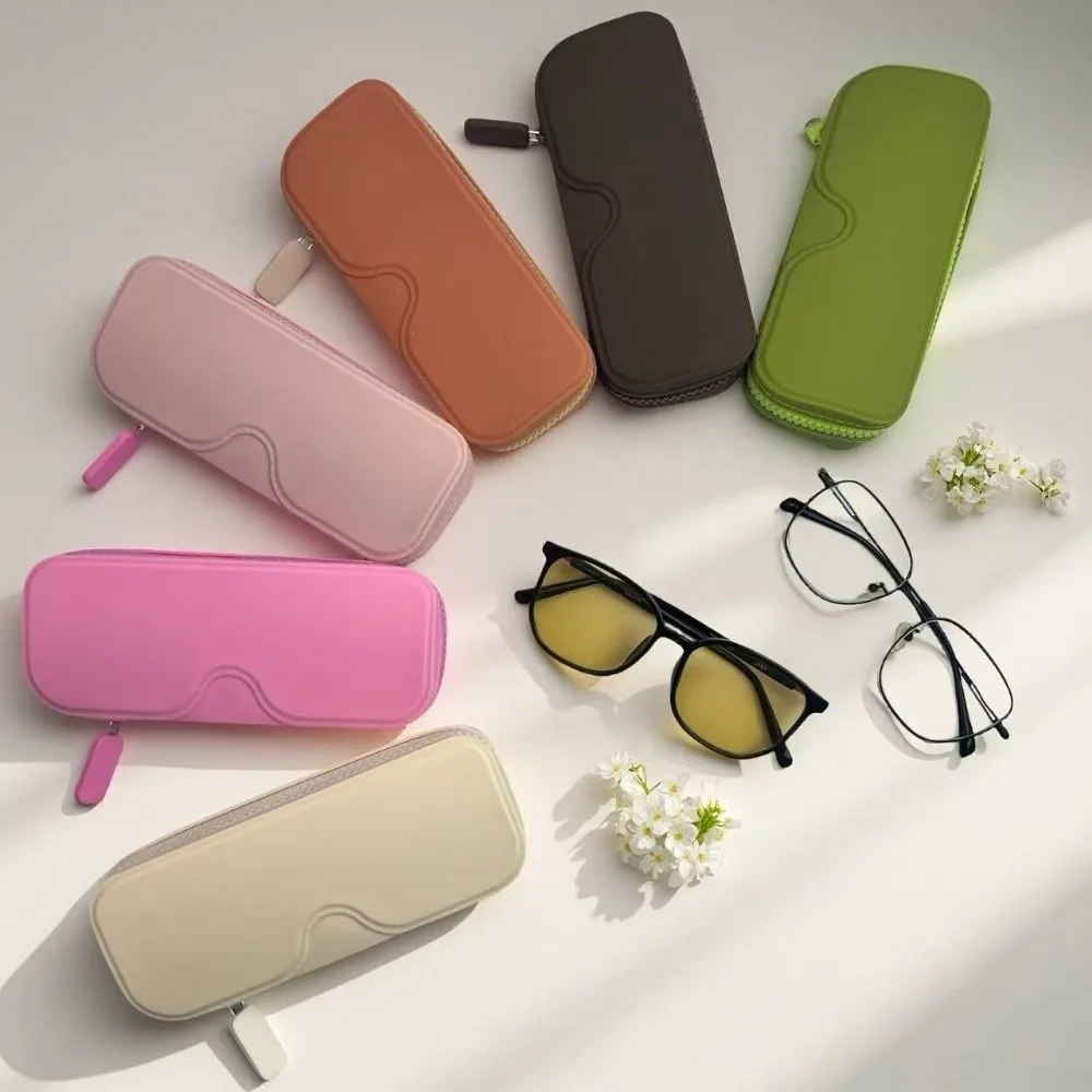 Waterproof Silicone Glasses Storage Bag Large -capacity Anti- fall Eyeglasses Case Lightweight Dustproof Sunglasses Cover Travel
Waterproof Silicone Glasses Storage Bag Large -capacity Anti- fall Eyeglasses Case Lightweight Dustproof Sunglasses Cover Travel