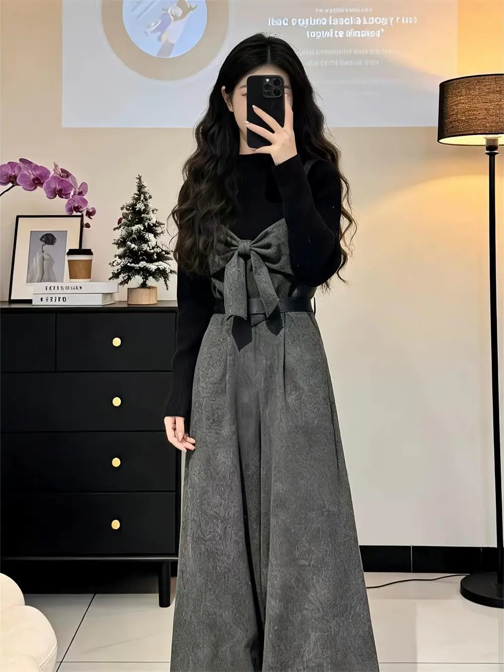 Chic Minimalist Spring Autumn French Style Fashion Set with Base Shirt And Overalls Two Piece Set High Waist Loose Fit Casual...
Chic Minimalist Spring Autumn French Style Fashion Set with Base Shirt And Overalls Two Piece Set High Waist Loose Fit Casual...
