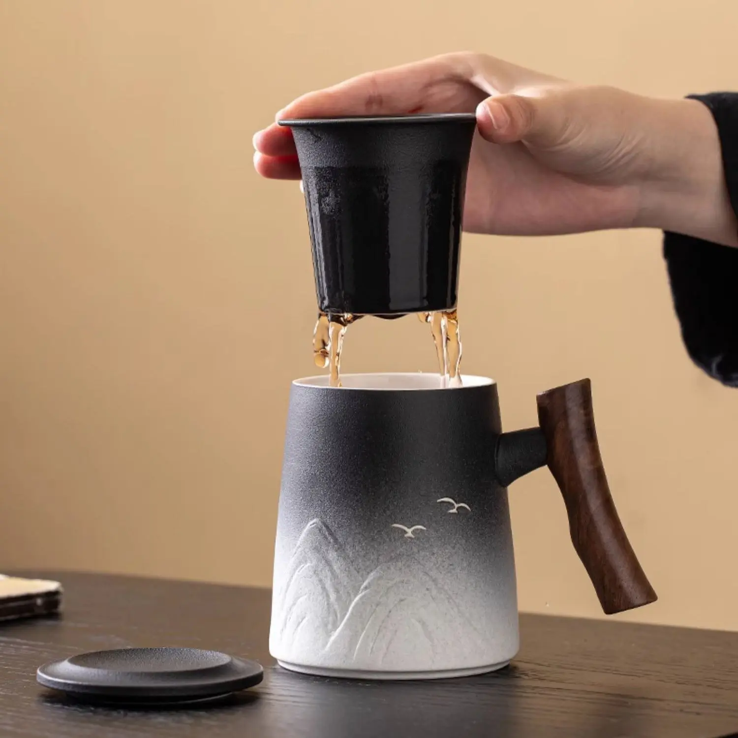 Embossed thousands of miles of rivers and mountains tea water separation bubble teacup office cup with lid filtered water cup
Embossed thousands of miles of rivers and mountains tea water separation bubble teacup office cup with lid filtered water cup