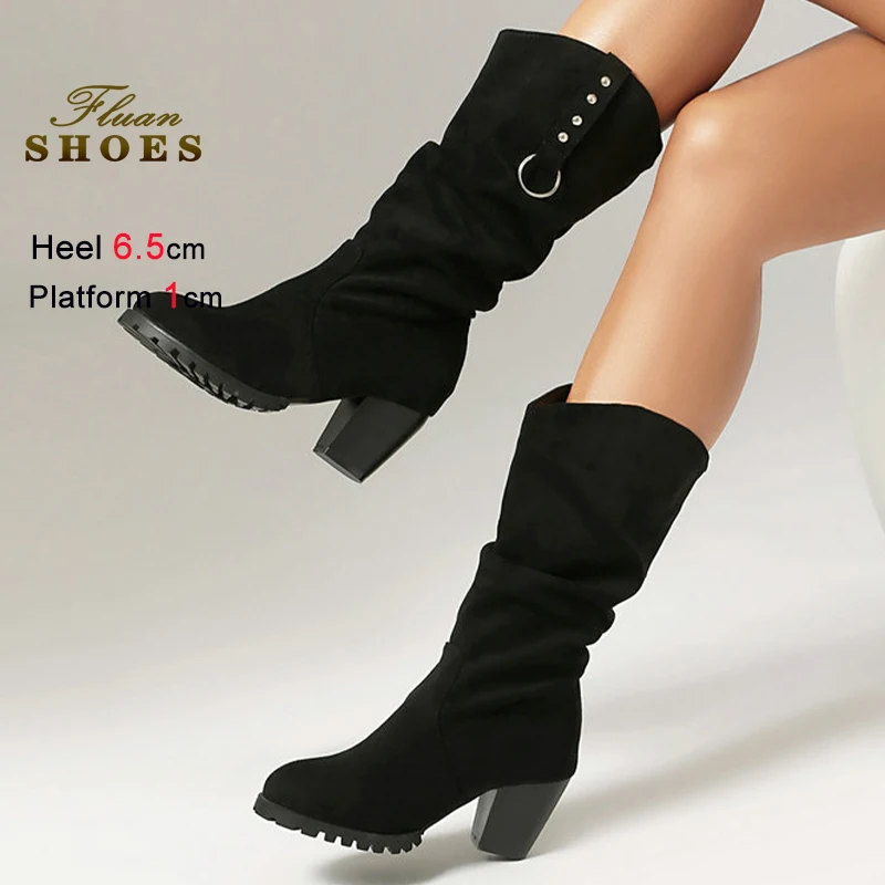 Новая внешняя торговля, женская обувь, замшевые сапоги до середины икры, модные сапоги на высоком каблуке с заклепками и украшением, средние сапоги на грубом каблуке, сапоги большого размера
Новая внешняя торговля, женская обувь, замшевые сапоги до середины икры, модные сапоги на высоком каблуке с заклепками и украшением, средние сапоги на грубом каблуке, сапоги большого размера