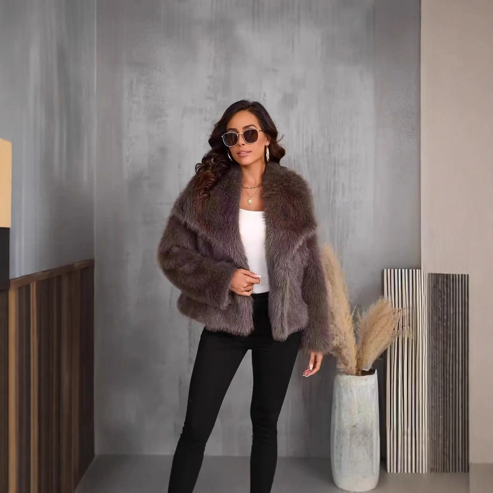 Laziness Style Short Artificial Fur Coat Collar Overcoat Women's Long Sleeve Other Style European Fashion No Hat Coat
Laziness Style Short Artificial Fur Coat Collar Overcoat Women's Long Sleeve Other Style European Fashion No Hat Coat
