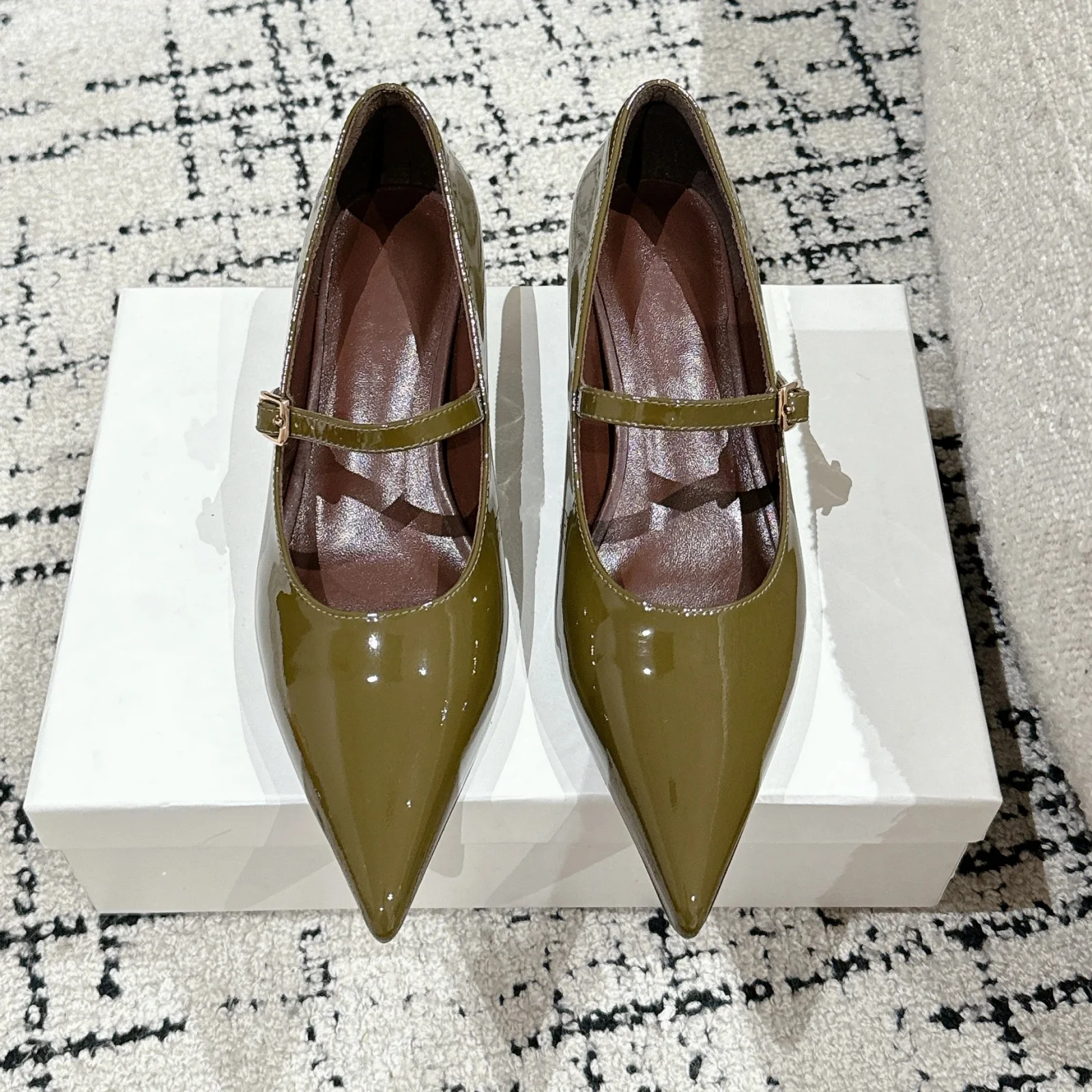 2025 Newest Retro Patent Leather Pointed-Toe Wedges Buckle-Strap Woman Pumps Elevator Shoes Dress Pumps Mules Zapatos De Mujer
2025 Newest Retro Patent Leather Pointed-Toe Wedges Buckle-Strap Woman Pumps Elevator Shoes Dress Pumps Mules Zapatos De Mujer