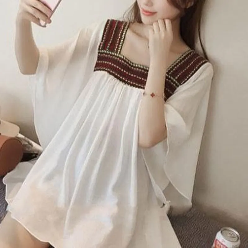 Elegant Square Collar Folk Patchwork Shirt Women's Clothing Solid Color All-match Summer Loose Short Sleeve Chiffon Midi Blouse
Elegant Square Collar Folk Patchwork Shirt Women's Clothing Solid Color All-match Summer Loose Short Sleeve Chiffon Midi Blouse
