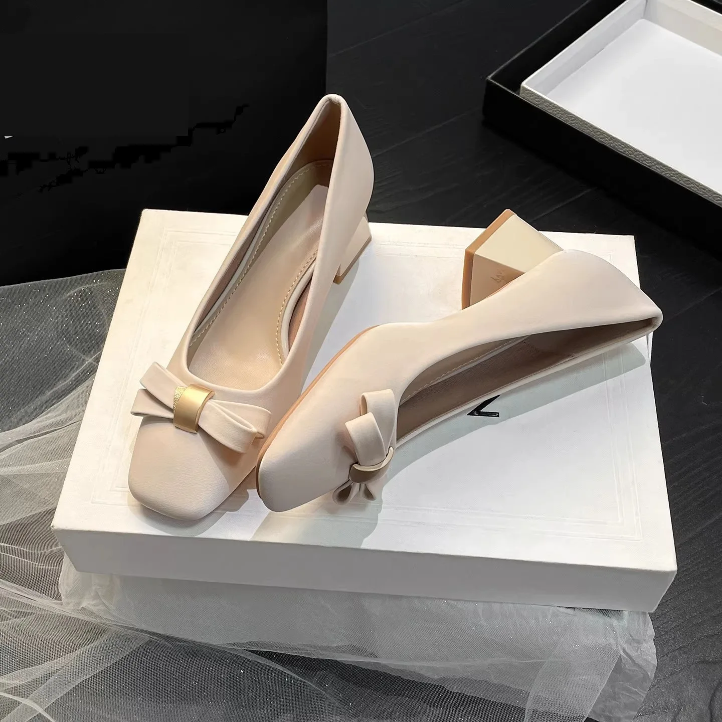 2026New Spring and Autumn Square-Toed Mid-Heel Women's Shoes, Chunky Heel High Heels, Elegant, Fashionable, Versatile Style
2026New Spring and Autumn Square-Toed Mid-Heel Women's Shoes, Chunky Heel High Heels, Elegant, Fashionable, Versatile Style
