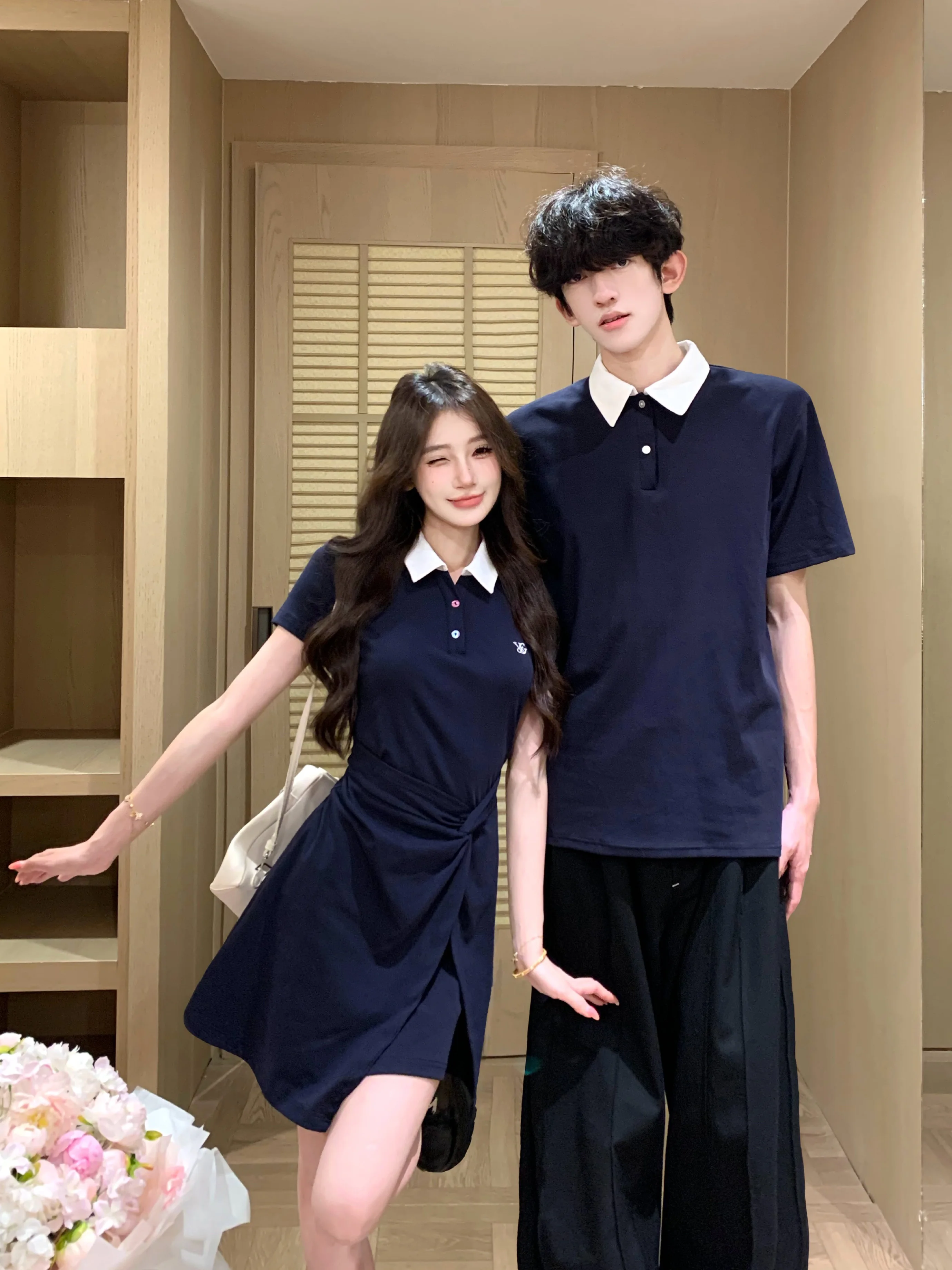 Korean College Style Neck Short Sleeve T-Shirt Couple Matching Summer Slimming Casual Dress Waist-Cinching Slim Fit
Korean College Style Neck Short Sleeve T-Shirt Couple Matching Summer Slimming Casual Dress Waist-Cinching Slim Fit